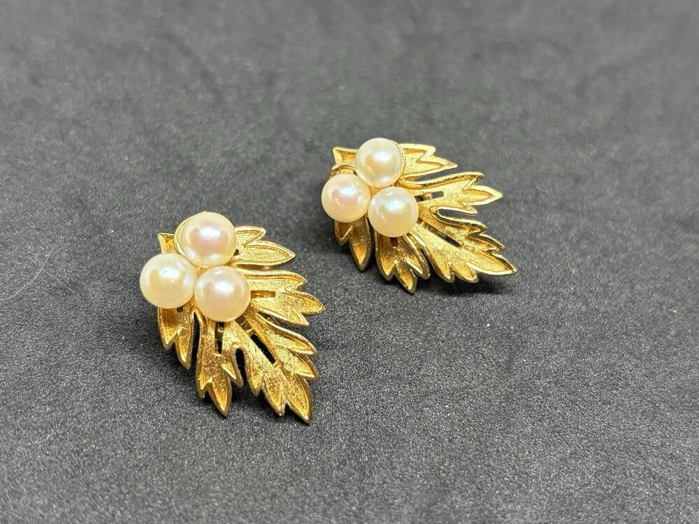 Vintage Trifari Golden Tone White Pearl Leaf Clip On Earrings